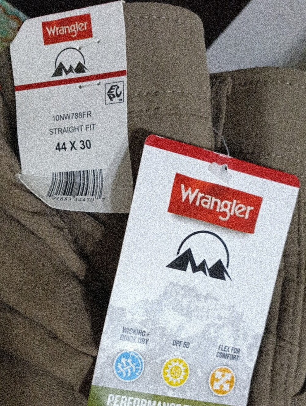 Wrangler Men's Tan PERFORMANCE Cargo Pants with Zippered Thigh Pockets - Picture 3 of 3